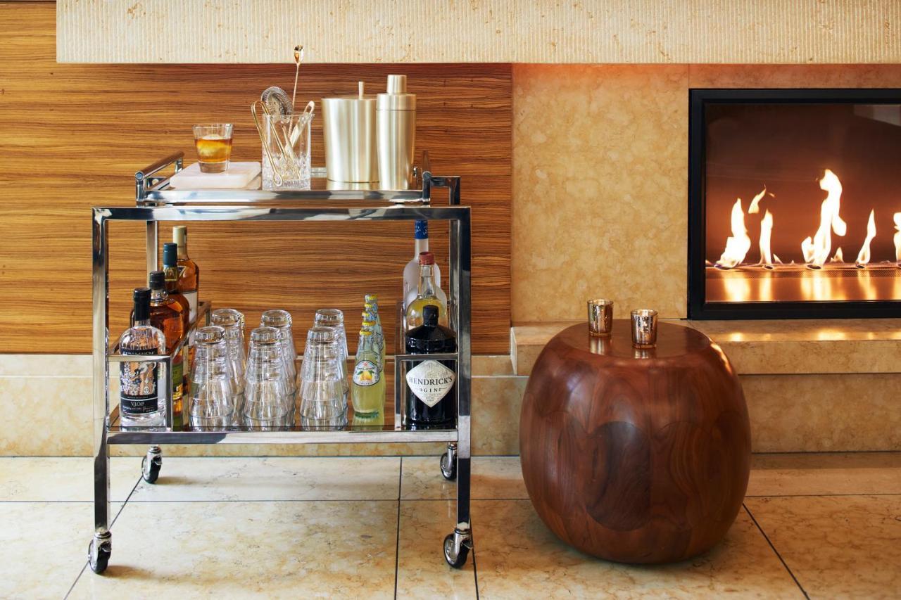 1 Hotel Seattle Luaran gambar A bar cart